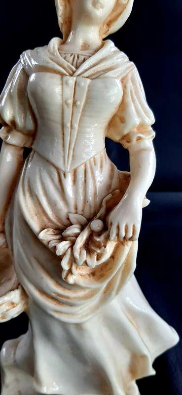RARE COLLECTIBLE LE RON FIGURINE - 28CM TALL