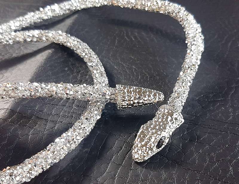 MESMERIZING SNAKE-INSPIRED COSTUME JEWELLERY - ELEGANT, FLEXIBLE & SPARKLING