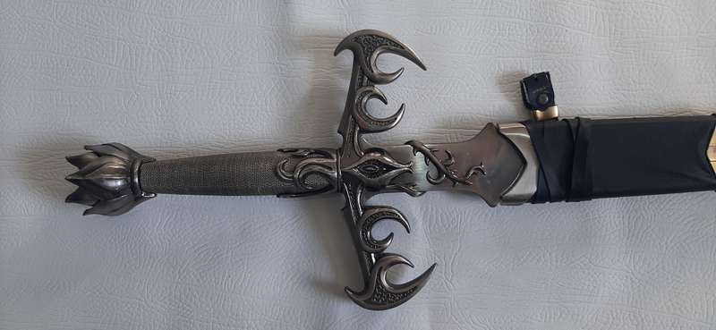 The Dragon's Claw - A Sword of Legends