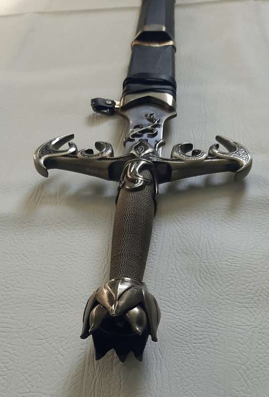 The Dragon's Claw - A Sword of Legends