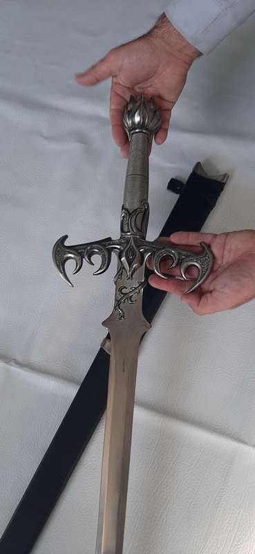 The Dragon's Claw - A Sword of Legends