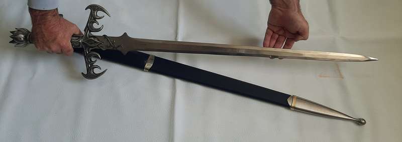 The Dragon's Claw - A Sword of Legends