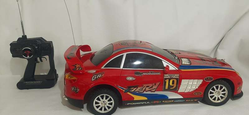 MASSIVE 73cm RC RACER - POWERFUL & SLEEK COLLECTOR'S ITEM!