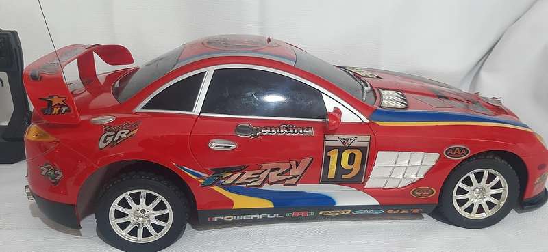 MASSIVE 73cm RC RACER - POWERFUL & SLEEK COLLECTOR'S ITEM!