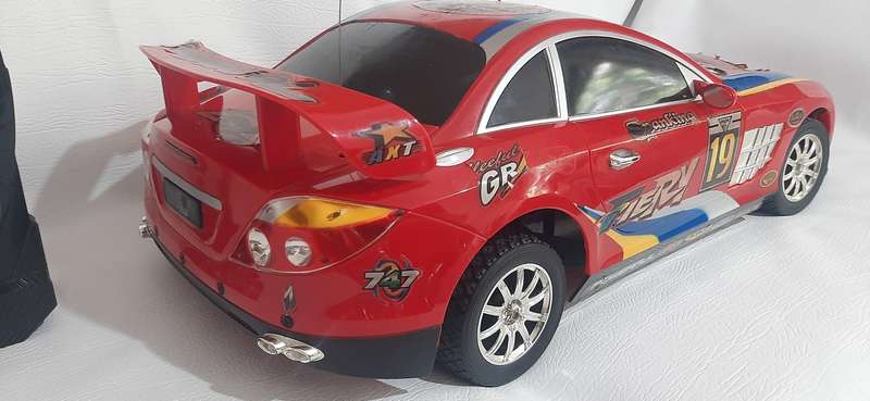 MASSIVE 73cm RC RACER - POWERFUL & SLEEK COLLECTOR'S ITEM!