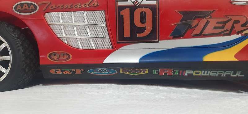 MASSIVE 73cm RC RACER - POWERFUL & SLEEK COLLECTOR'S ITEM!