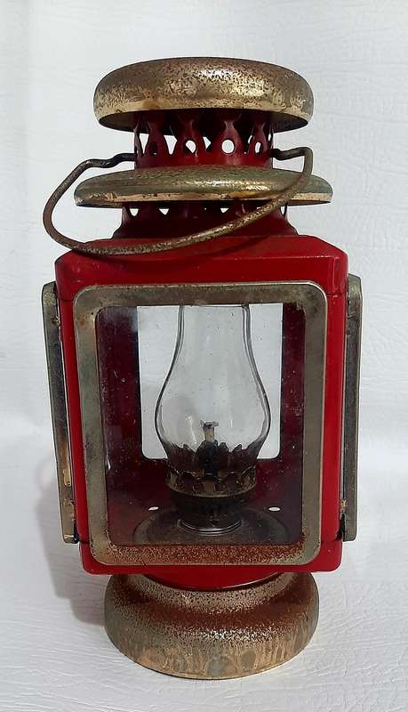 VINTAGE PARAFFIN LAMP - STRIKING RED DESIGN WITH AGED METAL ACCENTS