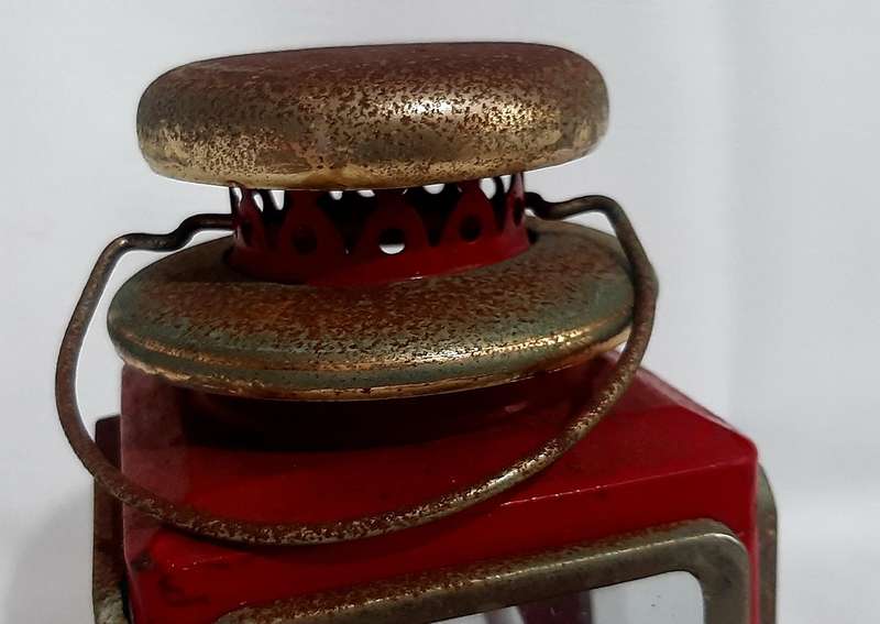 VINTAGE PARAFFIN LAMP - STRIKING RED DESIGN WITH AGED METAL ACCENTS