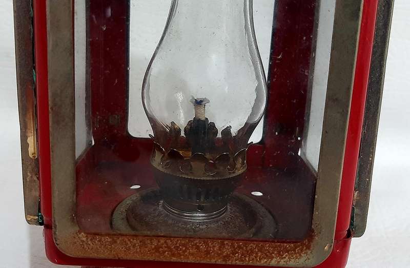 VINTAGE PARAFFIN LAMP - STRIKING RED DESIGN WITH AGED METAL ACCENTS