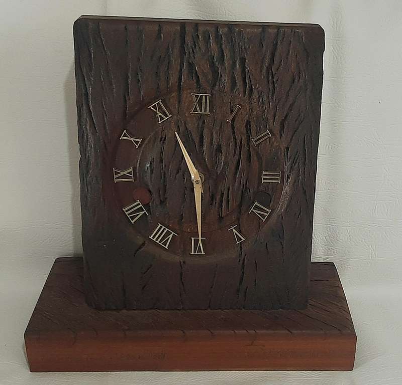 HANDCRAFTED SLEEPER WOOD QUARTZ CLOCK - RUSTIC ELEGANCE & TIMELESS CHARM