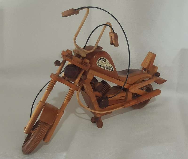 LARGE (44cm) HANDMADE WOODEN HARLEY DAVIDSON MOTORCYCLE - A STUNNING COLLECTOR'S MASTERPIECE!