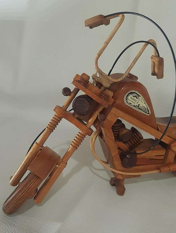 LARGE (44cm) HANDMADE WOODEN HARLEY DAVIDSON MOTORCYCLE - A STUNNING COLLECTOR'S MASTERPIECE!