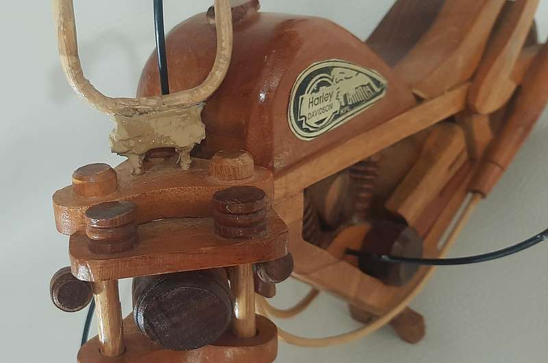 LARGE (44cm) HANDMADE WOODEN HARLEY DAVIDSON MOTORCYCLE - A STUNNING COLLECTOR'S MASTERPIECE!