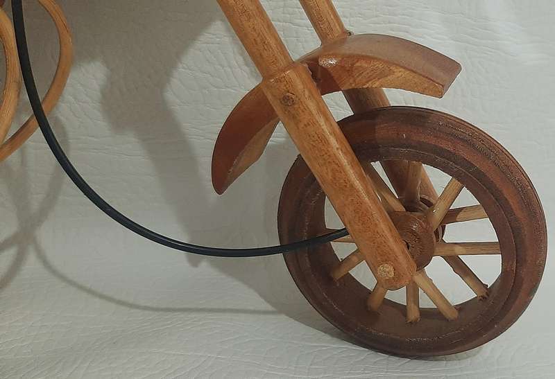 LARGE (44cm) HANDMADE WOODEN HARLEY DAVIDSON MOTORCYCLE - A STUNNING COLLECTOR'S MASTERPIECE!
