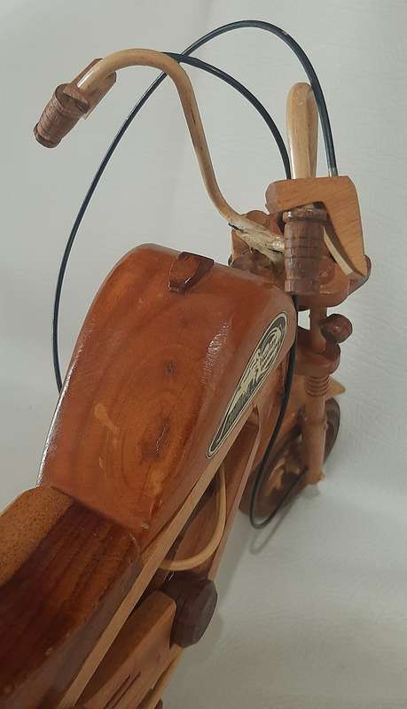 LARGE (44cm) HANDMADE WOODEN HARLEY DAVIDSON MOTORCYCLE - A STUNNING COLLECTOR'S MASTERPIECE!