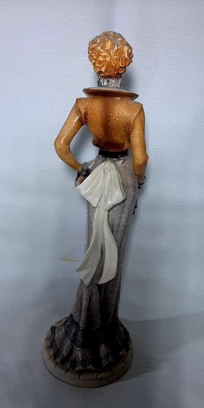 VINTAGE 42cm HAND-PAINTED RESIN STATUE - MID-20TH CENTURY FLORAL ELEGANCE