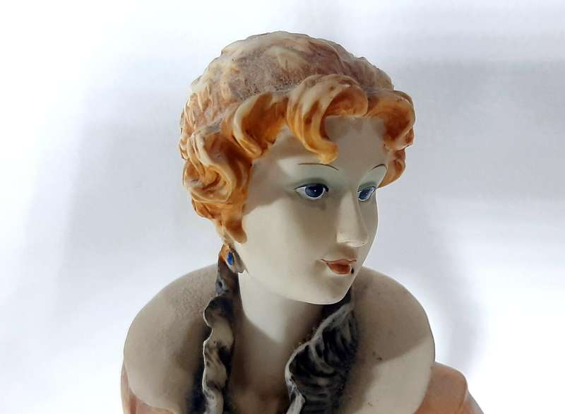 VINTAGE 42cm HAND-PAINTED RESIN STATUE - MID-20TH CENTURY FLORAL ELEGANCE