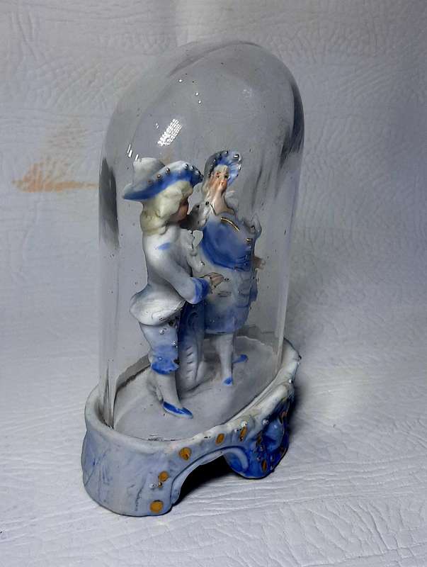 ELEGANT VICTORIAN INSPIRED PORCELAIN FIGURINE UNDER GLASS DOME