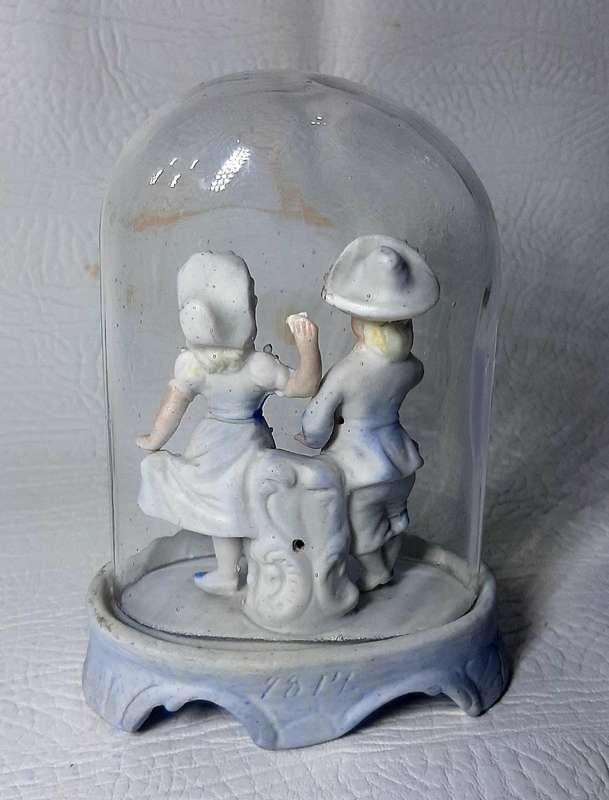 ELEGANT VICTORIAN INSPIRED PORCELAIN FIGURINE UNDER GLASS DOME