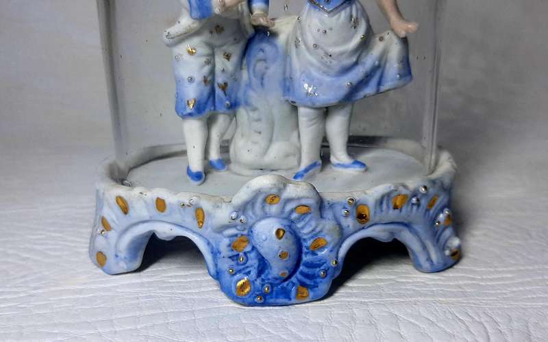 ELEGANT VICTORIAN INSPIRED PORCELAIN FIGURINE UNDER GLASS DOME