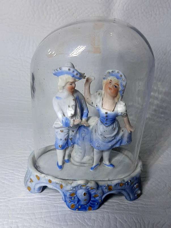 ELEGANT VICTORIAN INSPIRED PORCELAIN FIGURINE UNDER GLASS DOME