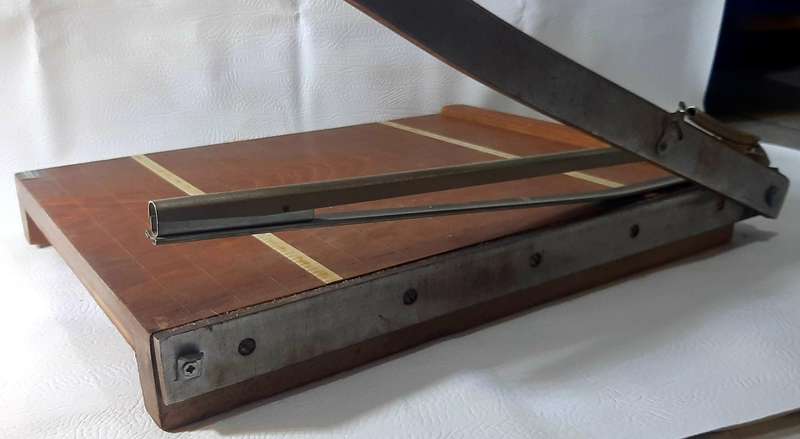 VINTAGE LION PAPER CUTTER - FULLY FUNCTIONAL & COLLECTIBLE