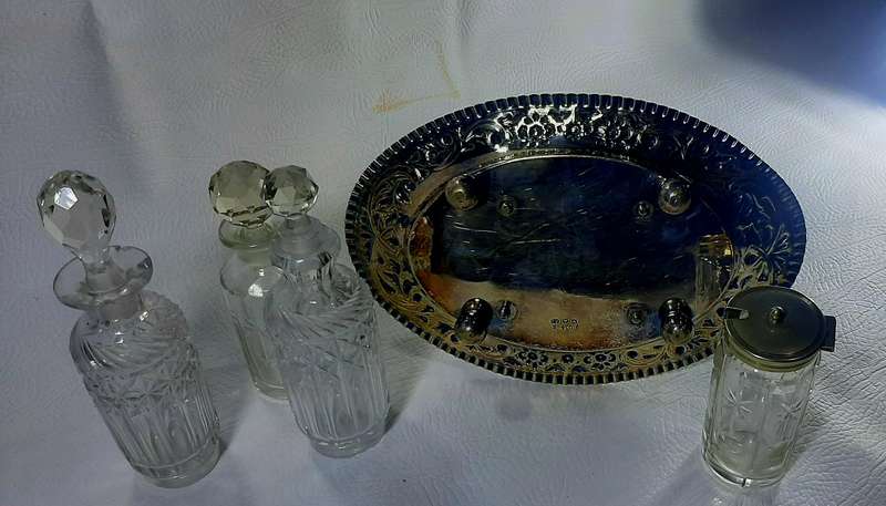 VINTAGE 1930'S THOMAS WHITE SILVER-PLATED CRUET SET - ELEGANT & FUNCTIONAL
