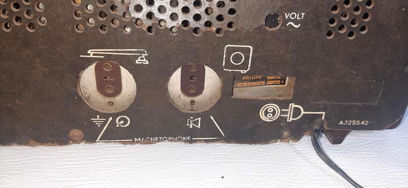 VINTAGE PHILIPS BX638A TUBE RADIO - CIRCA 1950'S