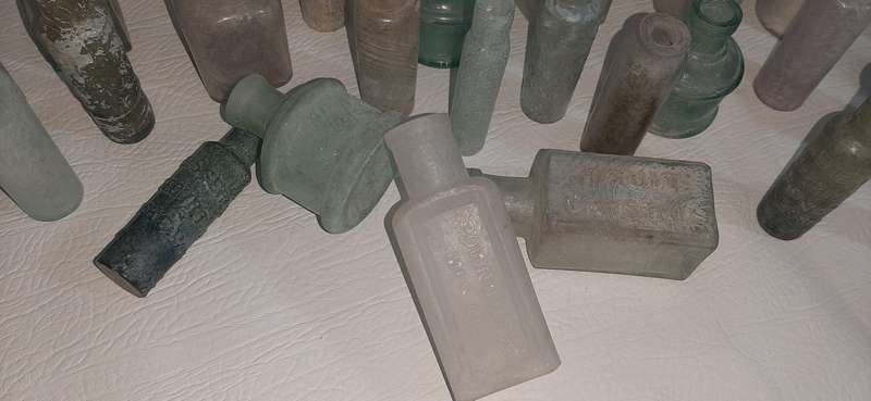RARE & STUNNING VINTAGE BOTTLE COLLECTION - LARGE LOT