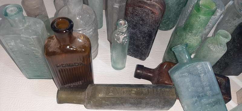 RARE LARGE LOT OF VINTAGE BOTTLES - APOTHECARY, POISON, JEYES FLUID & MORE!