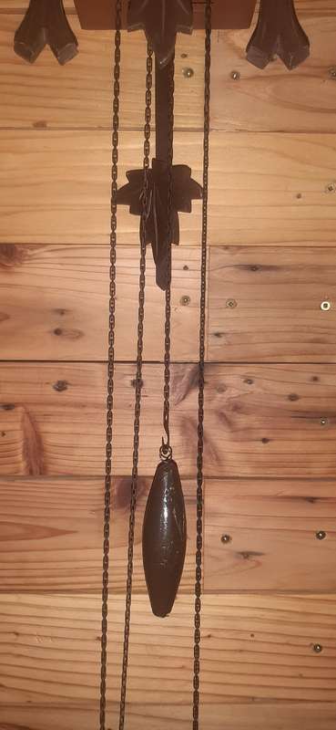 VINTAGE WOODEN CUCKOO CLOCK - CLASSIC CHARM & FUNCTIONALITY