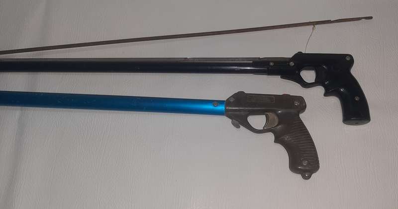 TWO VINTAGE SPEARGUNS - 100cm & 110cm - UNVERIFIED CONDITION