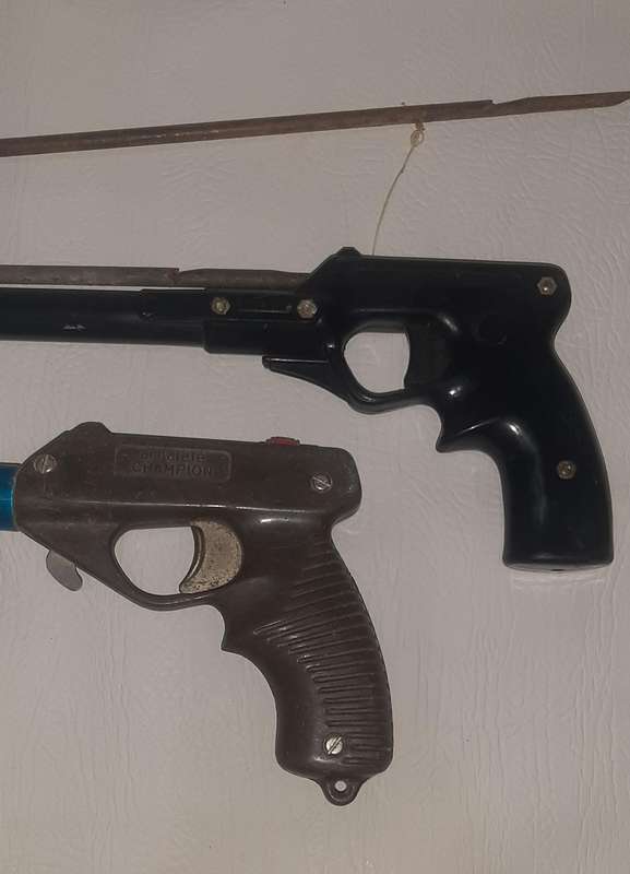 TWO VINTAGE SPEARGUNS - 100cm & 110cm - UNVERIFIED CONDITION