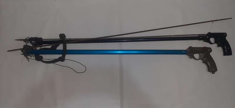 TWO VINTAGE SPEARGUNS - 100cm & 110cm - UNVERIFIED CONDITION