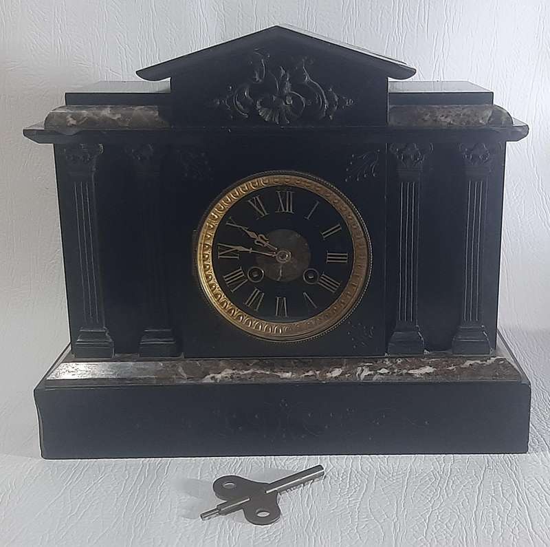 VICTORIAN SLATE MANTEL CLOCK - A TIMELESS MASTERPIECE FROM THE 19th CENTURY