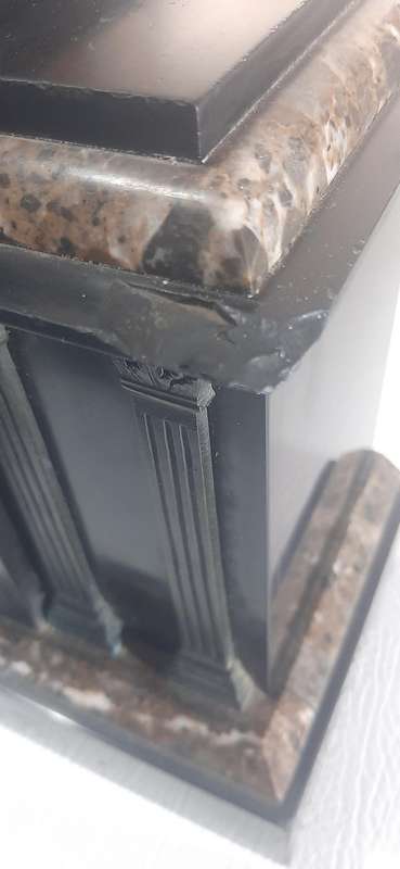 VICTORIAN SLATE MANTEL CLOCK - A TIMELESS MASTERPIECE FROM THE 19th CENTURY