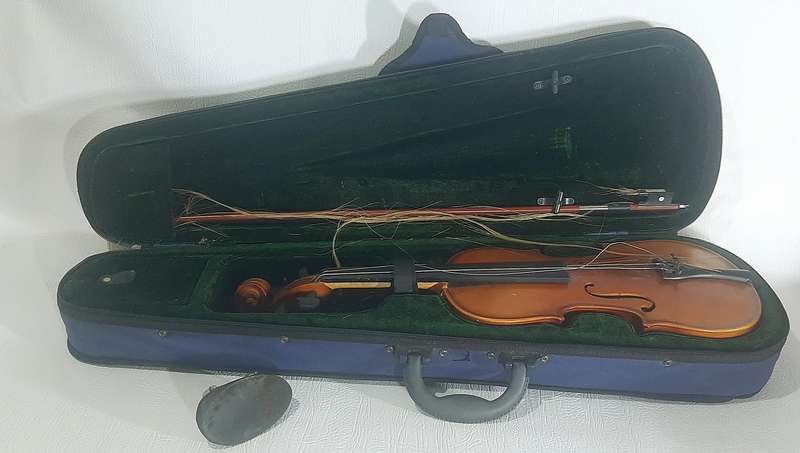 BEAUTIFUL FULL-SIZED SANCHEZ VIOLIN WITH CASE & ACCESSORIES - RARELY PLAYED!
