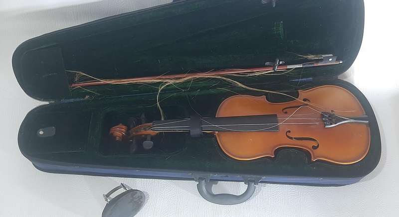 BEAUTIFUL FULL-SIZED SANCHEZ VIOLIN WITH CASE & ACCESSORIES - RARELY PLAYED!
