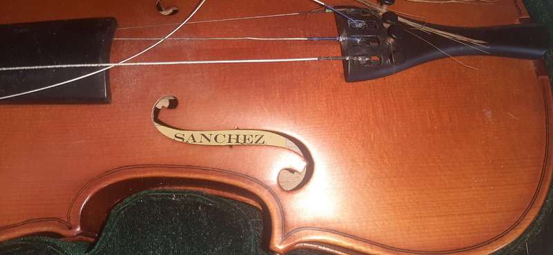 BEAUTIFUL FULL-SIZED SANCHEZ VIOLIN WITH CASE & ACCESSORIES - RARELY PLAYED!
