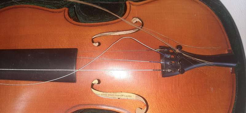 BEAUTIFUL FULL-SIZED SANCHEZ VIOLIN WITH CASE & ACCESSORIES - RARELY PLAYED!