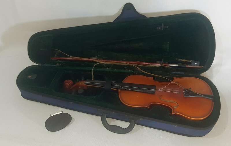 BEAUTIFUL FULL-SIZED SANCHEZ VIOLIN WITH CASE & ACCESSORIES - RARELY PLAYED!