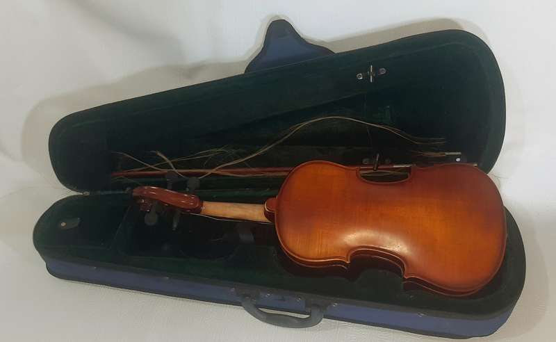 BEAUTIFUL FULL-SIZED SANCHEZ VIOLIN WITH CASE & ACCESSORIES - RARELY PLAYED!