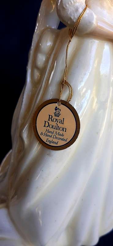 ROYAL DOULTON "THE DUCHESS OF YORK" LIMITED EDITION FIGURINE - FLAWLESS CONDITION (No: 0335 OF 1500)