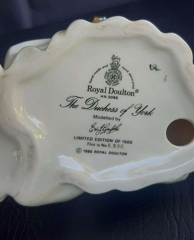 ROYAL DOULTON "THE DUCHESS OF YORK" LIMITED EDITION FIGURINE - FLAWLESS CONDITION (No: 0335 OF 1500)