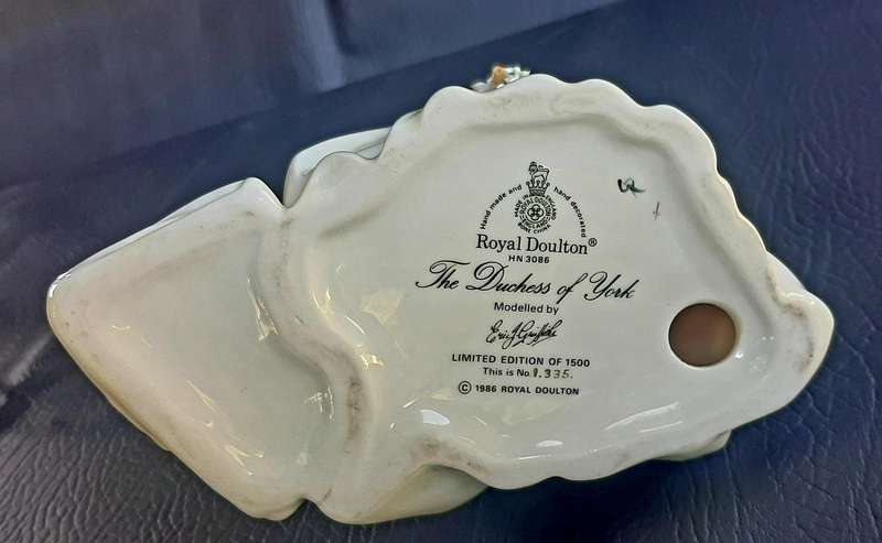 ROYAL DOULTON "THE DUCHESS OF YORK" LIMITED EDITION FIGURINE - FLAWLESS CONDITION (No: 0335 OF 1500)