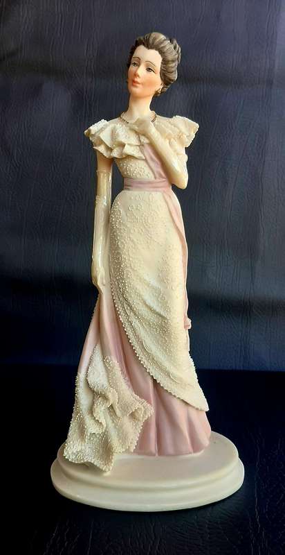 RARE A. BELCARI 1990 COLLECTIBLE FIGURINE - EXQUISITE LACE & BEADWORK