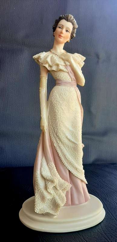 RARE A. BELCARI 1990 COLLECTIBLE FIGURINE - EXQUISITE LACE & BEADWORK