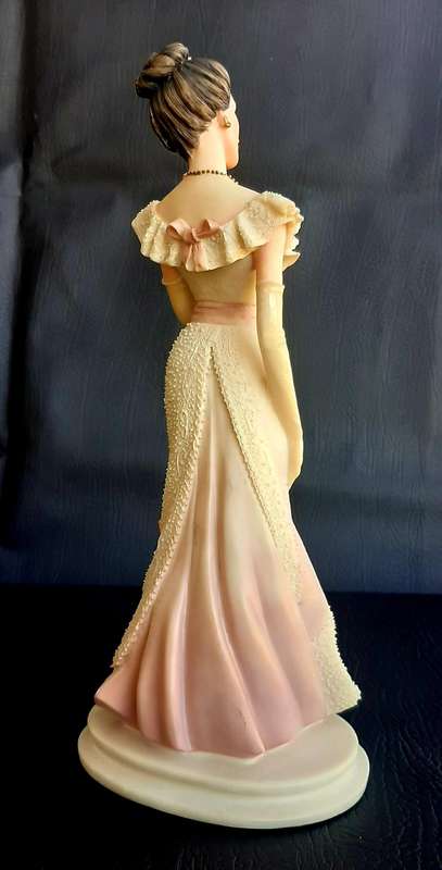 RARE A. BELCARI 1990 COLLECTIBLE FIGURINE - EXQUISITE LACE & BEADWORK