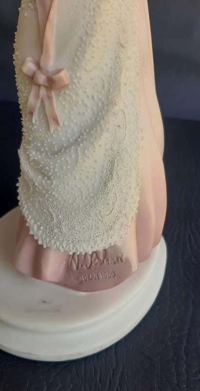 RARE A. BELCARI 1990 COLLECTIBLE FIGURINE - EXQUISITE LACE & BEADWORK