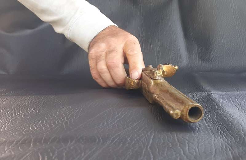 SOLID BRONZE DUELING PISTOL REPLICA - STUNNING DISPLAY PIECE